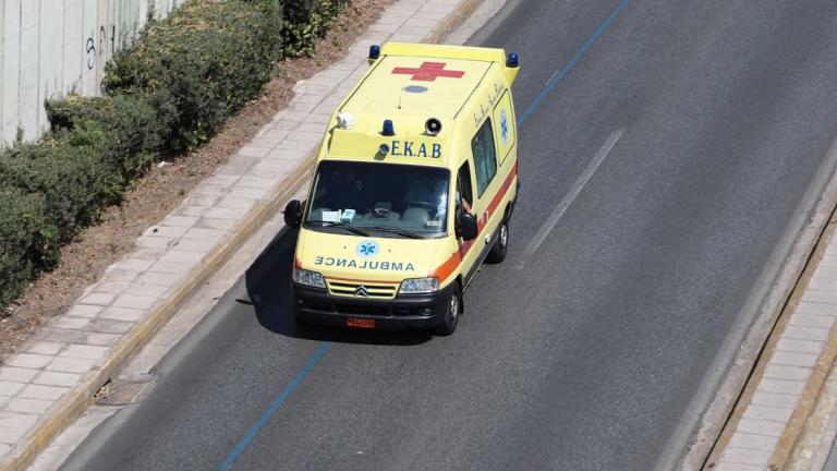 Φθιώτιδα: ΙΧ έπεσε σε νταλίκα - Νεκρή μία γυναίκα