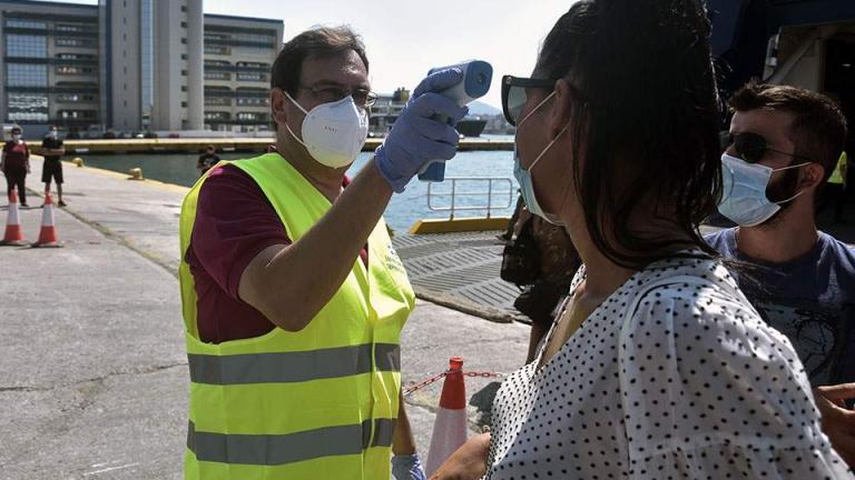 Συναγερμός μετά το νέο ρεκόρ κρουσμάτων - Στο τράπεζι πρόσθετα μέτρα