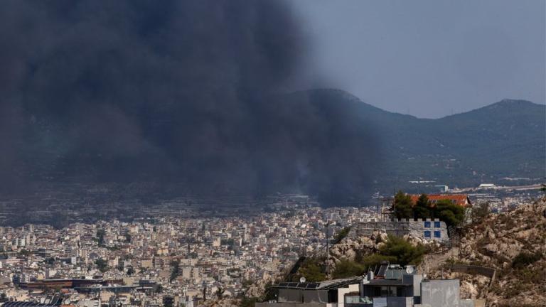 Περιφέρεια Αττικής: Συνδράμει μαζί με τον Δήμο στον καθαρισμό μετά την πυρκαγιά εργοστασίου