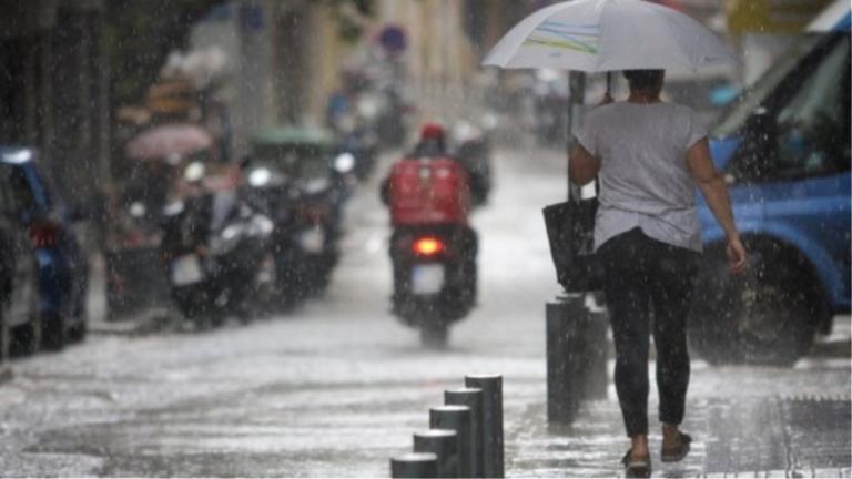 Ισχυρές βροχές στην Αττική από το μεσημέρι - Σταδιακή υποχώρηση της «Θάλεια» την Κυριακή