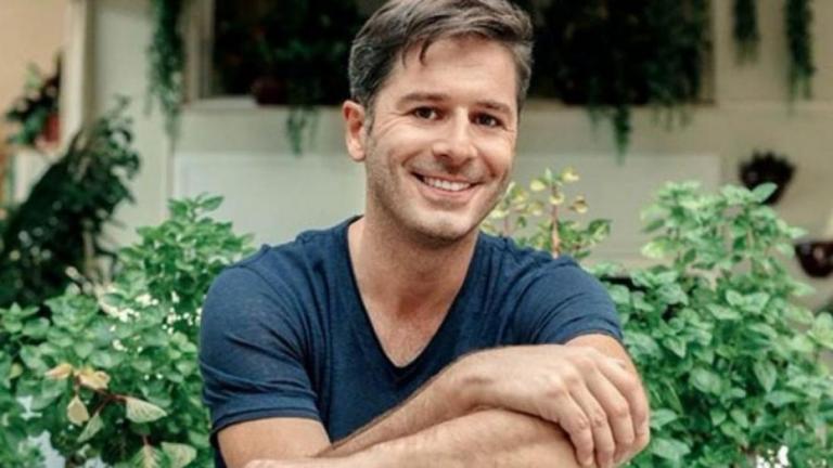 Αλέξανδρος Μπουρδούμης: Η τρυφερή φωτογραφία με τον νεογέννητο γιο του