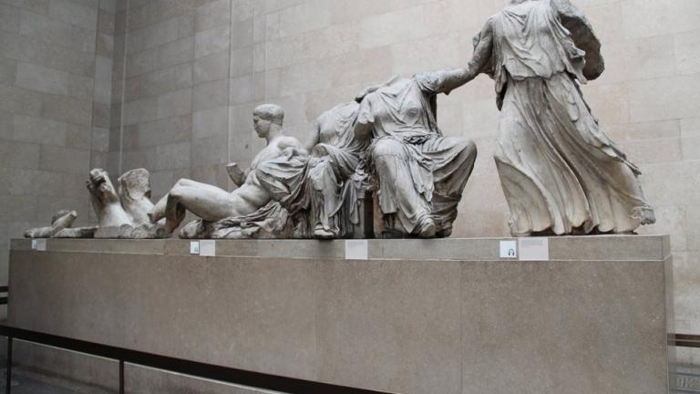Άφησαν τα αγάλματα μέσα στη σκόνη στο Βρετανικό Μουσείο