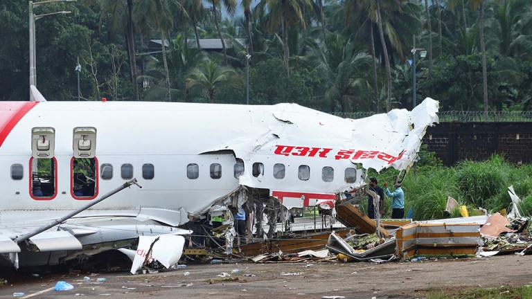 Ανακτήθηκαν τα «μαύρα κουτιά» του αεροσκάφους της Air India Express - Στους 18 οι νεκροί
