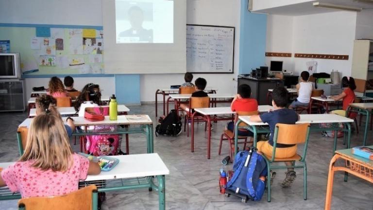 Σενάρια να ανοίξουν τα σχολεία μια εβδομάδα αργότερα