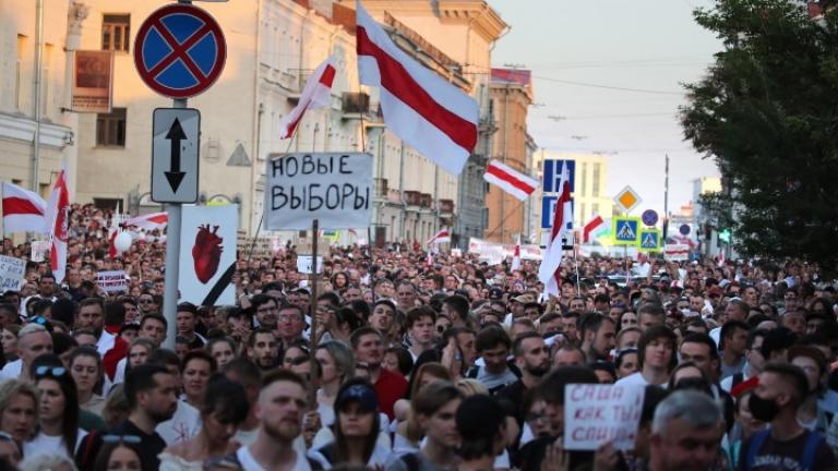 Λευκορωσία: Χιλιάδες διαδηλωτές στο Μινσκ