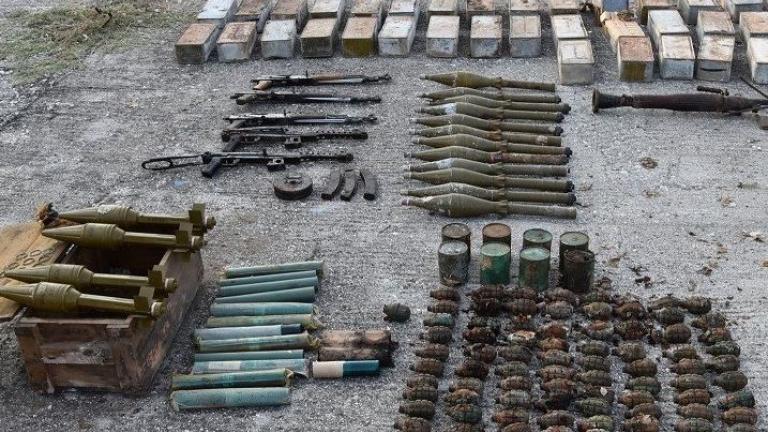 Σοκάρουν οι εικόνες από το οπλοστάσιο που βρέθηκε στην Καστοριά 