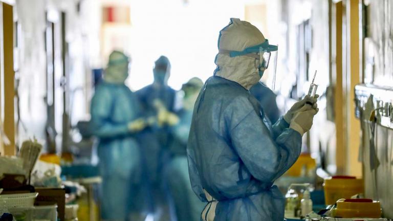 «Ανοιχτό» το ενδεχόμενο για τρίτο, τέταρτο ή και πέμπτο κύμα κοροναϊού 