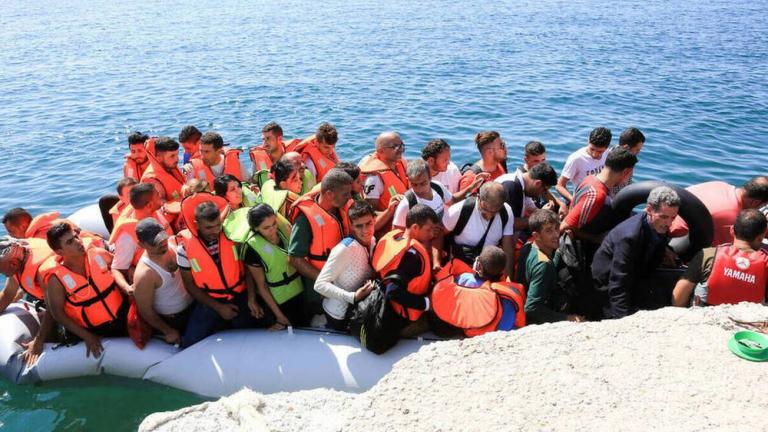 Περισσότεροι από 900 αναγνωρισμένοι πρόσφυγες μεταφέρονται από τα νησιά στην ηπειρωτική Ελλάδα