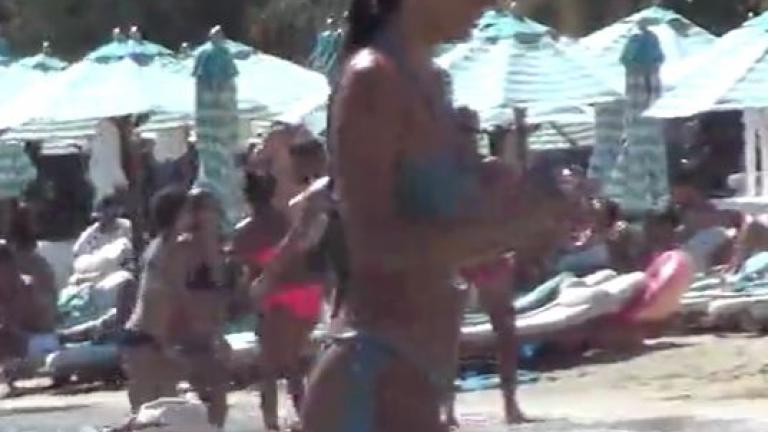 H Ελίνα Μπόμπα με μπικίνι στη Μύκονο 