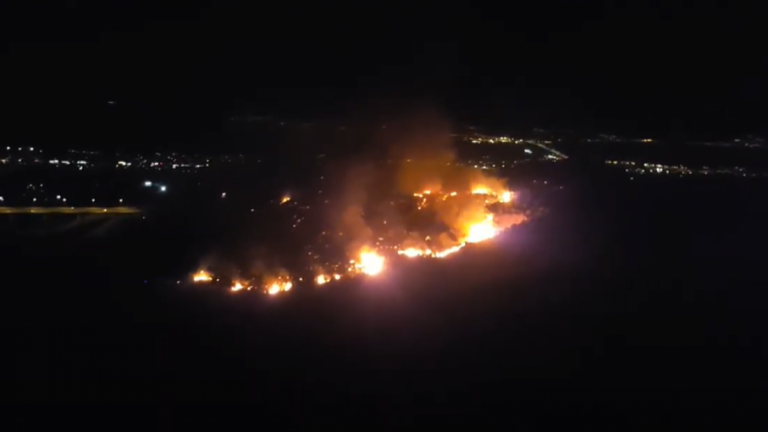 Συναγερμός στην Πάτρα - Μάχη των Πυροσβεστών να μην απειληθούν κατοικίες