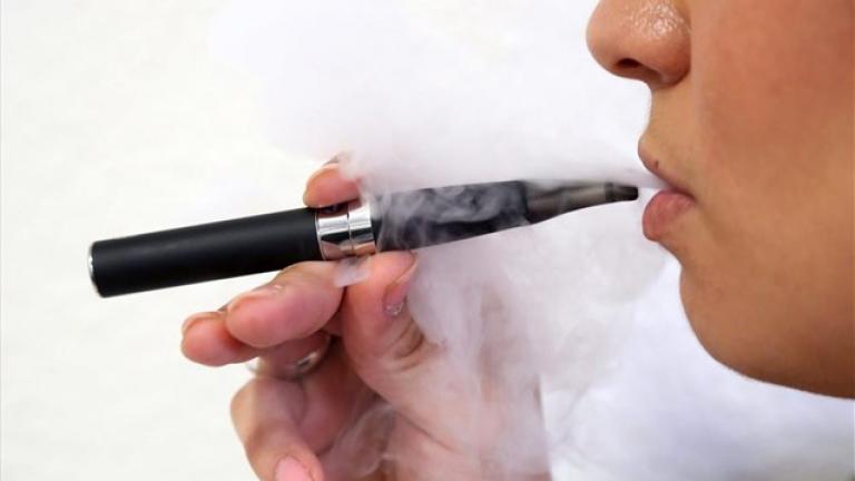 Νέες τοξικές ουσίες από τα χημικά γεύσεων στα ηλεκτρονικά τσιγάρα