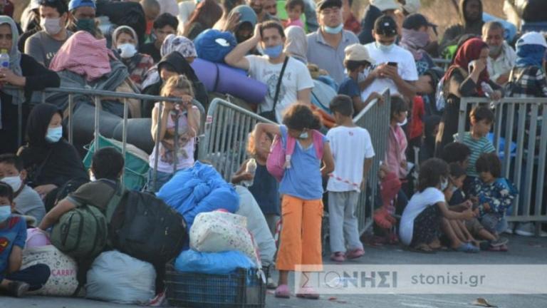 Συνεχίζεται η επιχείρηση της αστυνομίας για μετακίνηση μεταναστών και προσφύγων στο Καρά Τεπέ - Τρία αγκάθια για την ΕΛ.ΑΣ. 