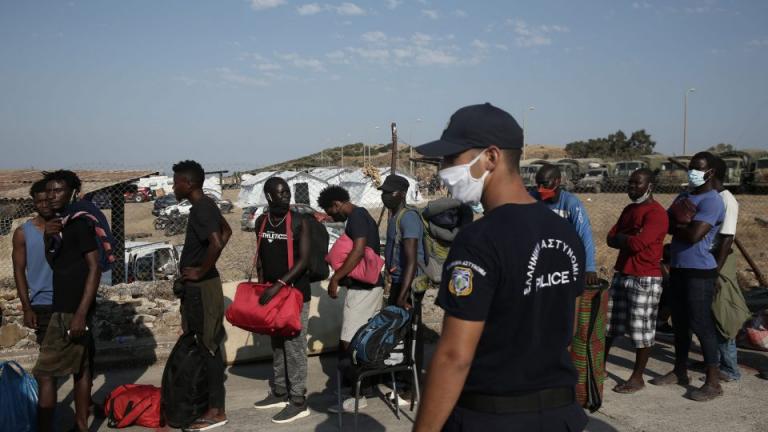 Αποφασισμένη να μην υποκύψει στις πιέσεις των μεταναστών η κυβέρνηση - Συνολικά 1200 έχουν εισέλθει στον καταυλισμό του Καρά Τεπέ