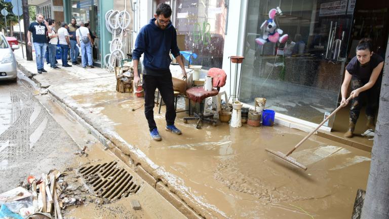 Κακοκαιτρία Ιανός: Μάχη στις λάσπες χωρίς ρεύμα και νερό