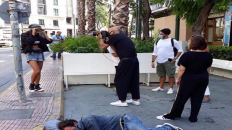 Η αστυνομία έδιωξε τον άστεγο της φωτογράφισης του Δημήτρη Σκουλού