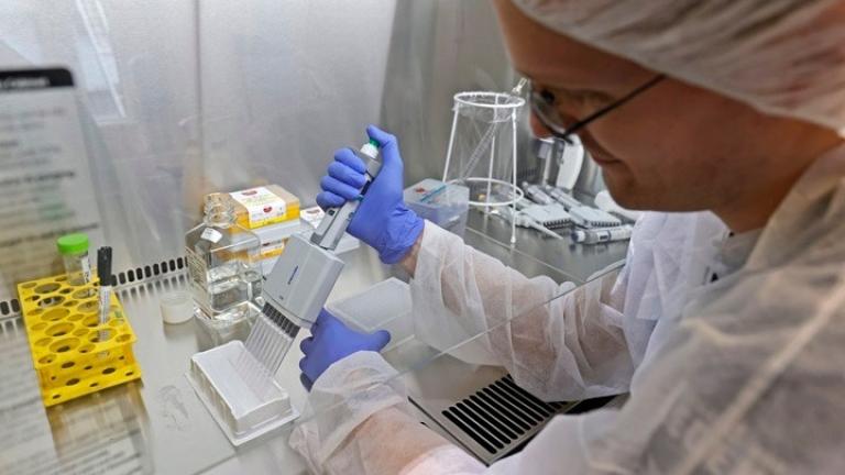 ΕΕ: Άμεση η διάθεση του εμβολίου της Astra-Zeneca μόλις ολοκληρωθεί με επιτυχία η τρίτη φάση των δοκιμών
