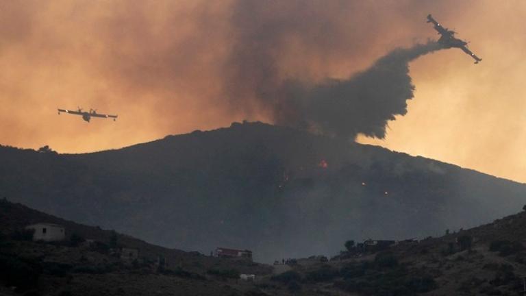 Έως την Κρήτη φτάνει ο καπνός από την πυρκαγιά στην Κερατέα, όπως δείχνει εικόνα ευρωπαϊκού δορυφόρου