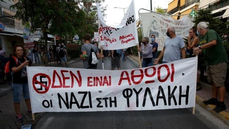 Σε εξέλιξη αντιφασιστική πορεία στο Κερατσίνι στο πλαίσιο της συμπλήρωσης των 7 χρόνων από την δολοφονία του Παύλου Φύσσα