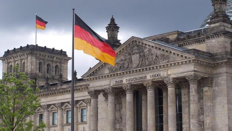 Για τον κίνδυνο σοβαρής τραπεζικής κρίσης στη Γερμανία το 2021 προειδοποιεί γερμανός οικονομολόγος