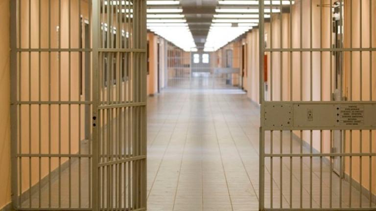 Ναρκωτικά, μαχαίρια, σουβλιά και αλκοόλ εντοπίστηκαν στις φυλακές Τρικάλων