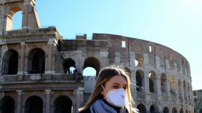Ιταλία: Ανοικτό το ενδεχόμενο χρήσης μάσκας και σε εξωτερικούς χώρους