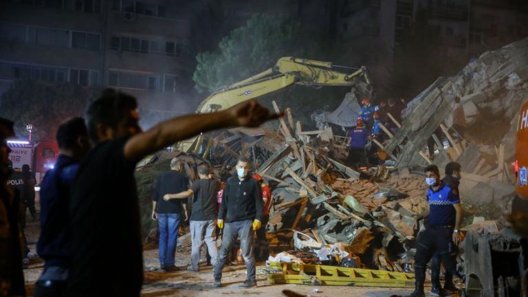 Τουρκία: Τουλάχιστον 24 νεκροί και 804 τραυματίες από τον ισχυρό σεισμό στο Αιγαίο