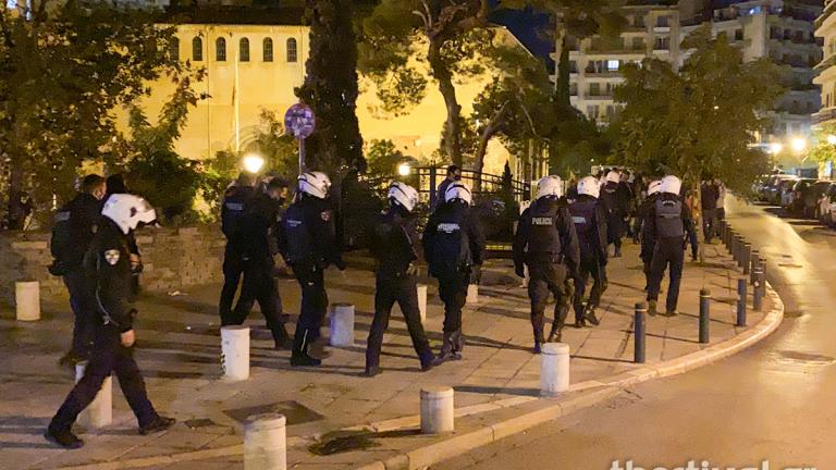 Επιχείρηση της ΕΛ.ΑΣ. σε πολυσύχναστο σημείο του κέντρου για την αποφυγή συνωστισμού