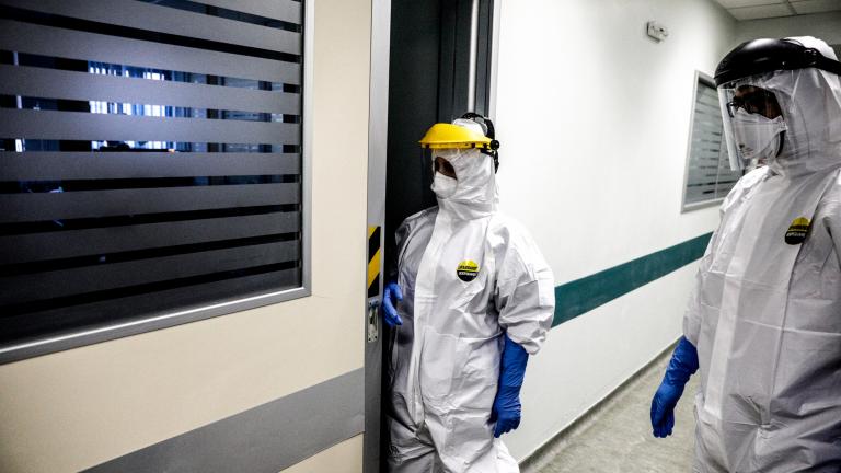 Κορονοϊός: Πέντε νεκροί τις τελευταίες ώρες - Πέφτει ο μέσος όρος ηλικίας