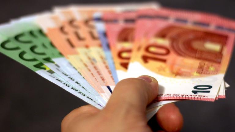 Πιστώνονται σήμερα 371,5 εκατ. ευρώ σε δικαιούχους της επιστρεπτέας προκαταβολής