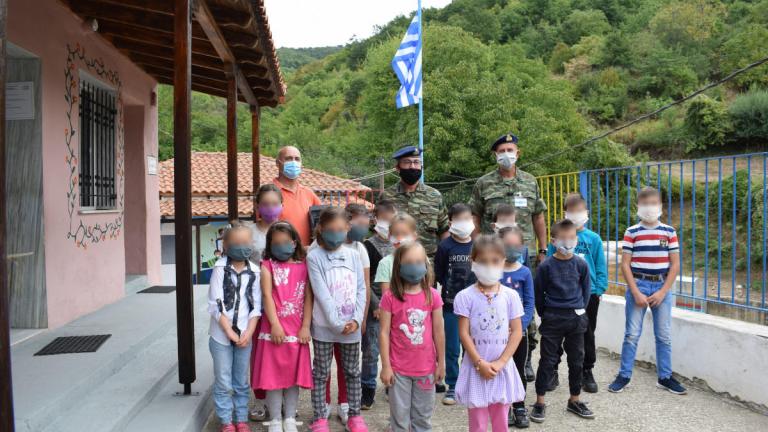 Ο Στρατός Ξηράς ενισχύει τα μειονοτικά σχολεία της ορεινής Θράκης