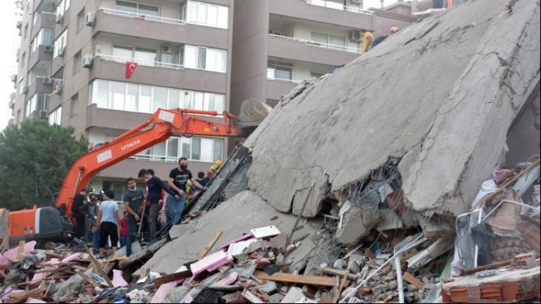 Τουρκία- Σμύρνη: Τουλάχιστον 12 νεκροί από τον σεισμό, πάνω από 400 οι τραυματίες