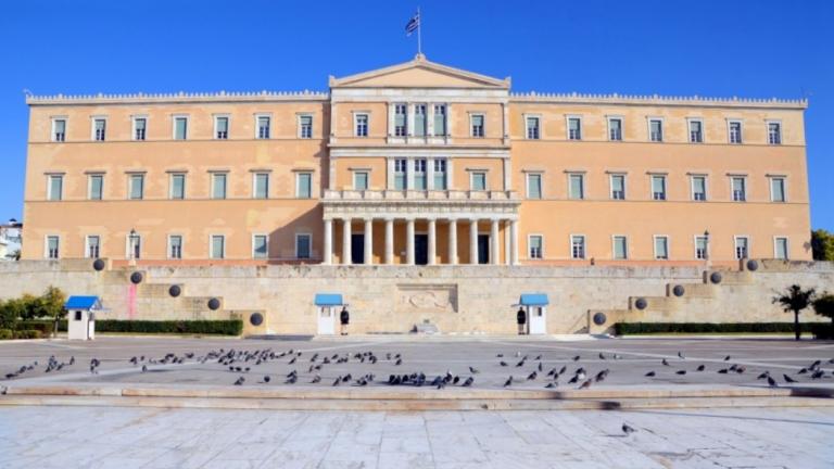  Οπτικό αφιέρωμα στις Ένοπλες Δυνάμεις θα προβάλλεται αύριο στην πρόσοψη του κτηρίου της Βουλής