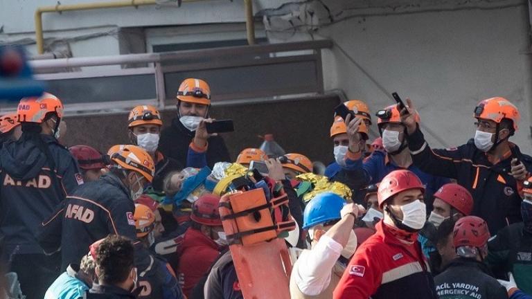 Τουρκία: Κοριτσάκι ανασύρθηκε ζωντανό από τα συντρίμμια όπου είχε θαφτεί 91 ώρες μετά τον σεισμό