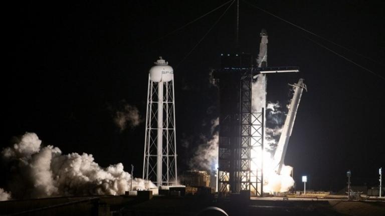 Space X και NASA έγραψαν ιστορία με την εκτόξευση 4 αστροναυτών με προορισμό τον Διεθνή Διαστημικό Σταθμό
