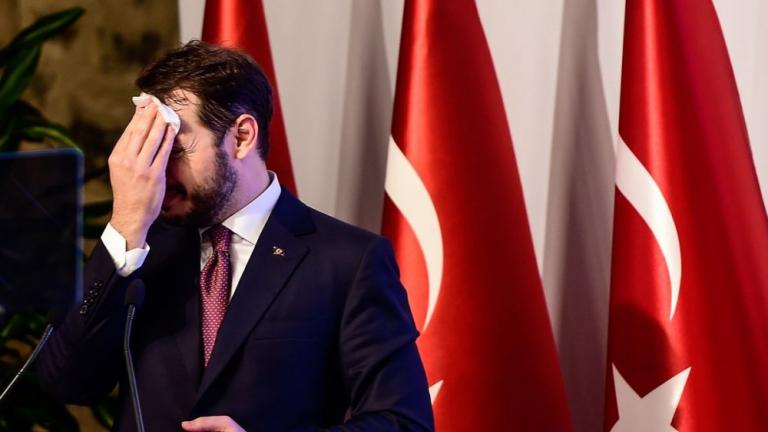 Τουρκία: Σύγχυση για το αν παραιτηθήκε ο υπουργός Οικονομικών και γαμβρός του Ερντογάν, Αλμπαϊράκ 
