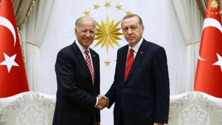 Bloomberg: Έρχονται δύσκολα χρόνια για τον Ερντογάν με πρόεδρο τον Μπάιντεν