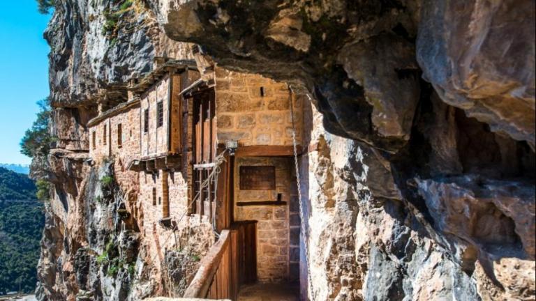 To μοναστήρι - κάστρο της Κηπίνας στα Τζουμέρκα