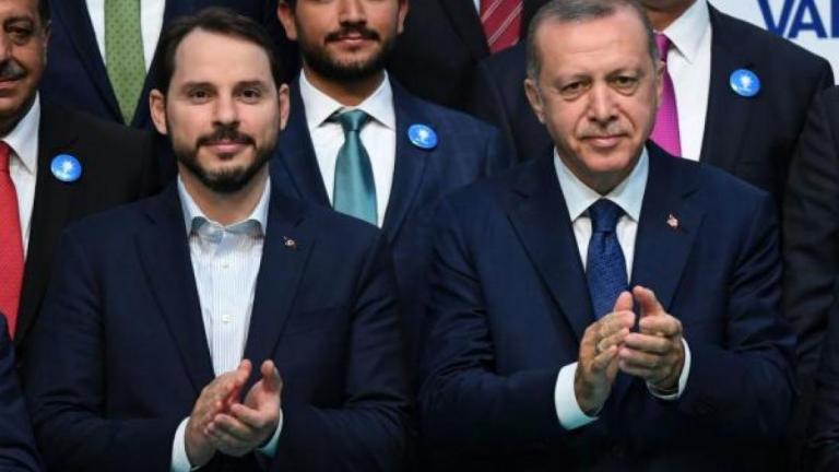 Ο Ερντογάν έκανε δεκτή την παραίτηση του υπουργού Οικονομικών και γαμπρού του