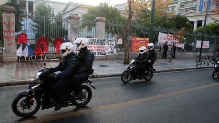 Οκτώ προσαγωγές σε ελέγχους της ΕΛ.ΑΣ. στο κέντρο της Αθήνας - Βρέθηκαν κοντάρια και άλλα αντικείμενα