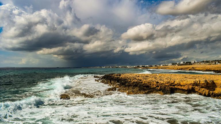 Αλλαγή του καιρού για Τρίτη 17/11: Τοπικές βροχές και αφρικανική σκόνη