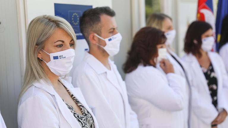 Κορονοϊός: Γιατροί και νοσοκομεία χωρών των Βαλκανίων στα πρόθυρα της κατάρρευσης