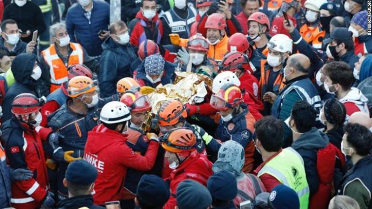 Τουρκία: Κοριτσάκι 4 ετών ανασύρθηκε ζωντανό από τα συντρίμμια κτιρίου, 91 ώρες μετά τον σεισμό