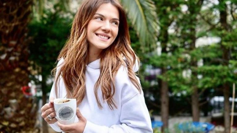 Η Βάσω Λασκαράκη στόλισε: Δείτε το εντυπωσιακό χριστουγεννιάτικο δέντρο της! 