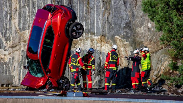 Το απόλυτο και πιο extreme crash test στην ιστορία - Έριξαν από ύψος 30 μέτρων τα αυτοκίνητα (ΦΩΤΟ-ΒΙΝΤΕΟ0
