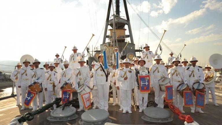Οι πρωτότυπες ευχές της μπάντας του Πολεμικού Ναυτικού για την εορτή του προστάτη του, Αγίου Νικολάου