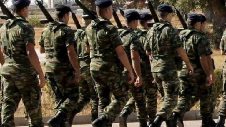ΓΕΣ: Στις 7/12 οφείλουν να παρουσιαστούν σε Αθήνα και Θεσσαλονίκη οι οπλίτες βραχείας ανακατάταξης