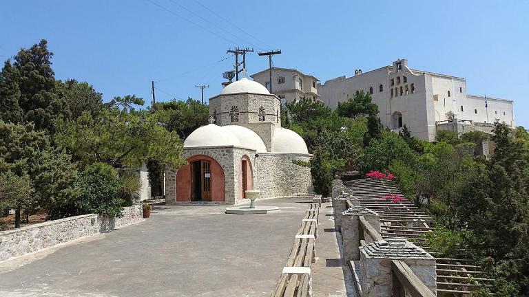 Ιερά Μονή του Προφήτη Ηλία Σαντορίνης - Το σταυροπηγιακό μοναστήρι