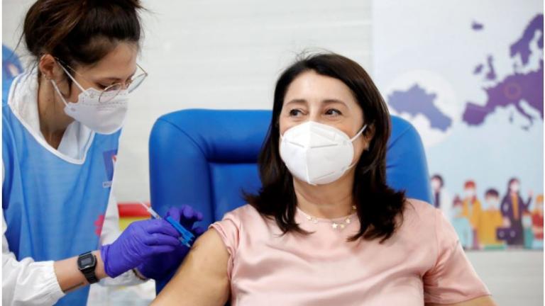 Η Ευρώπη οχυρώνεται -  Δείτε τους πρώτους εμβολιασμούς (ΦΩΤΟ)