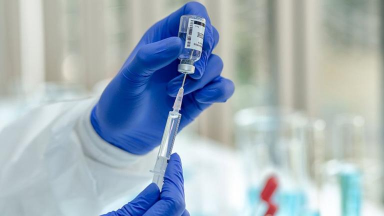 Τι ανησυχεί τους επιστήμονες από τη μετάλλαξη του κορωνοϊού που ανακοίνωσε επίσημα η Βρετανία – Ποιοι δεν θα κάνουν το εμβόλιο