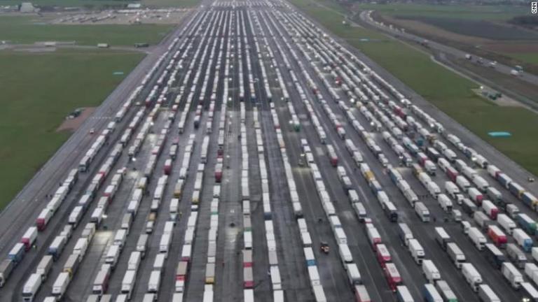 Συμφωνία Βρετανίας-Γαλλίας για να ξαναρχίσει η κίνηση φορτηγών - Oι οδηγοί θα πρέπει να διαθέτουν τεστ αρνητικό στον νέο κορονοϊό  